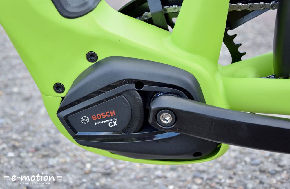 Nahaufnahme des Bosch Performance Line CX Motors an dem grünen Velo de Ville SUV e-Bike