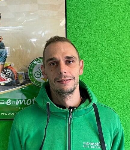 emotion mitarbeiter 793 Raymon e-Bikes in der e-motion e-Bike Welt in Bern